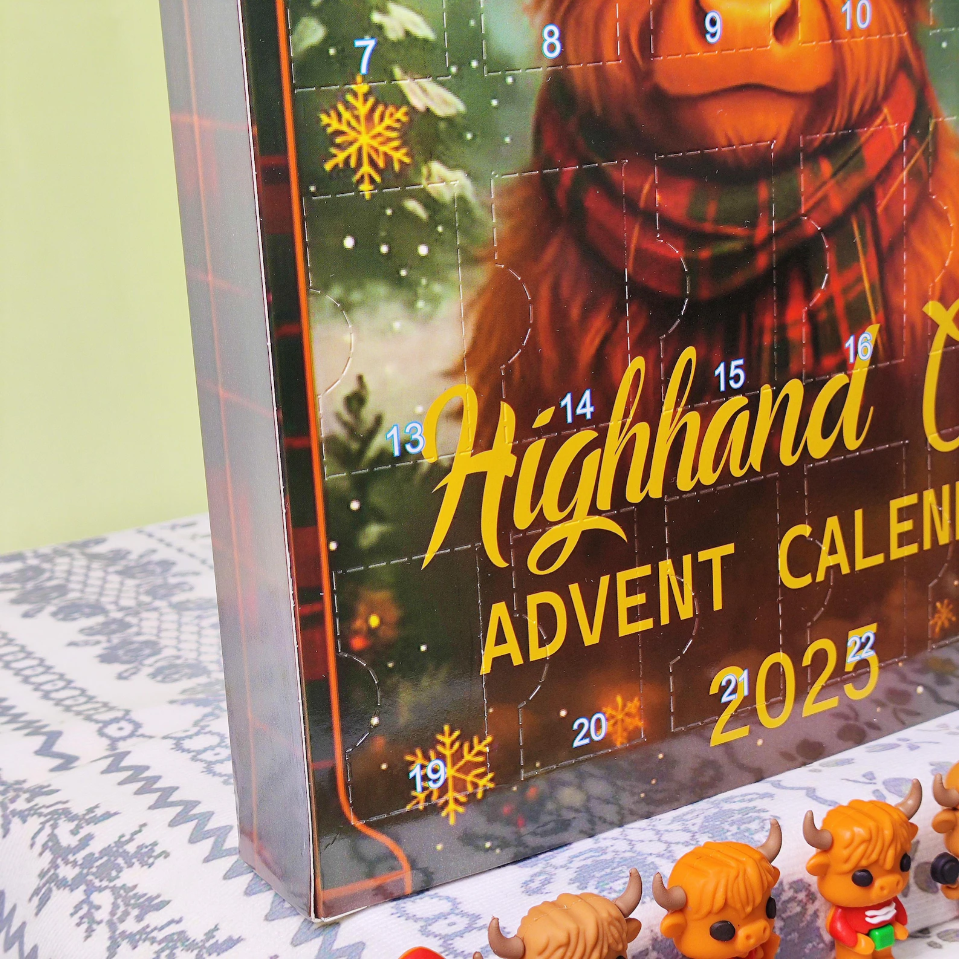 Highland Cow Advent Calendar: 24 Christmas figurines